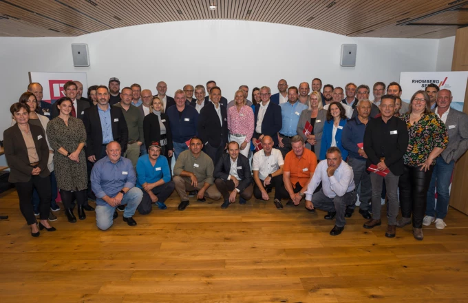 Über 1 000 Jahre Rhomberg: Die Jubilare des Bregenzer Bau- und Bahntechnikunternehmens feierten traditionell im Hotel Schwärzler. Foto: Mike Siblik Über 1 000 Jahre Rhomberg: Die Jubilare des Bregenzer Bau- und Bahntechnikunternehmens feierten traditionell im Hotel Schwärzler. Foto: Mike Siblik